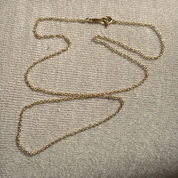 Lovely 10K Gold Chain - Picture 3 of 3
